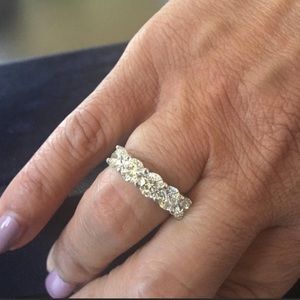 14K 3 carat diamond band. 2.92cttw diamond ring